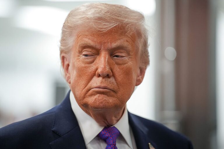 Трамп погрожує скерувати агентів ICE до аеропортів