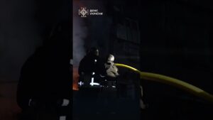 Рятувальники шукають життя серед руїн