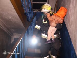 У Кропивницькому врятували 6 людей під час пожежі в багатоповерхівці