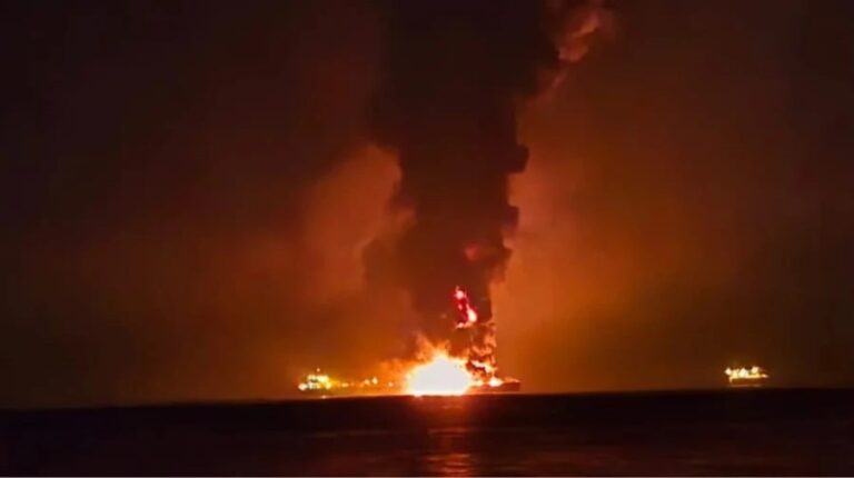 У Перській затоці горять нафтові танкери після атаки Ірану – ЗМІ