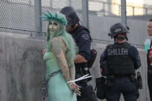 У США арештували 74 учасника протестів проти Трампа