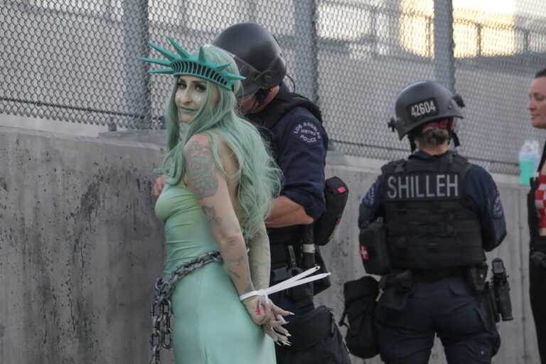 У США арештували 74 учасника протестів проти Трампа