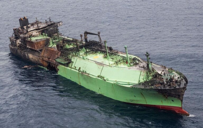 В ЄС попередили про екологічну загрозу через атакований танкер РФ