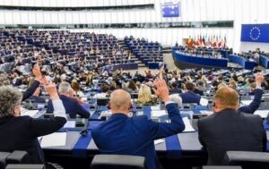 Європарламент вимагає реакції щодо дій Угорщини з активами Ощадбанку