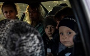 З окремих районів Слов&rsquo;янська примусово евакуюють дітей