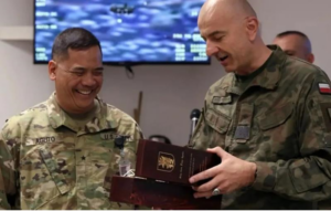 Загубив секретні карти: генерал США потрапив у скандал після візиту в Київ