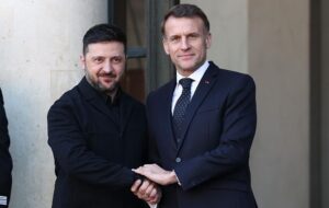Зеленський приїхав у Париж для зустрічі з Макроном