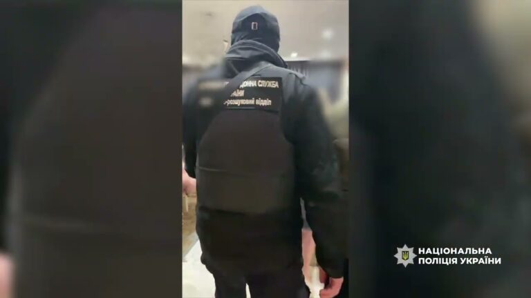 Підпільне виробництво сигарет у Херсоні – поліції вилучив тонни тютюну та десятки тисяч цигарок