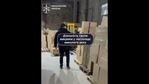Чверть мільйона пачок цигарок і 6 тис  л отрути! Підозрюються 11 осіб