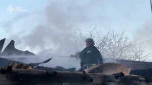 На Сумщині росіяни знову завдали удару по житловому сектору: рятувальники ліквідували пожежу