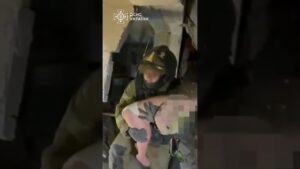 ОДЕСА.ДИТИНА З-ПІД ЗАВАЛІВ.Це ціна російського«миру».росія цілить у гуртожитки,а ми рятуємо немовлят