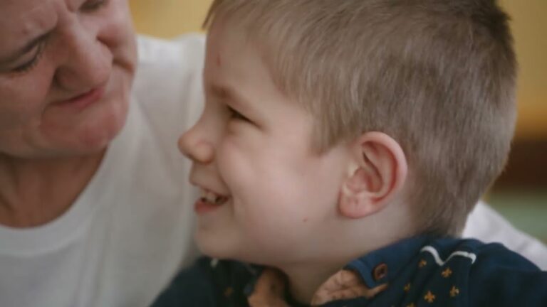 Малий грант на Київщині: як працює послуга супроводу під час інклюзивного навчання