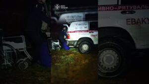 Вивезли з-під обстрілів: порятунок 3 жінки на Сумщині