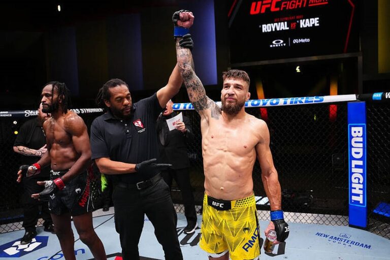 Амосов дізнався суперника на другий бій в UFC
