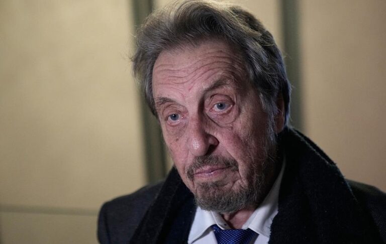 Батько Ілона Маска озвучив кількість біткоїнів у гаманцях сина