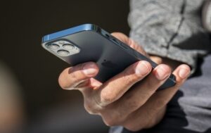 Базовий iPhone 18 отримає застарілий дисплей – ЗМІ