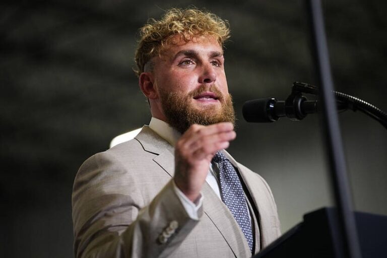 Екссуперник Джошуа розглядає можливість бою з Усиком