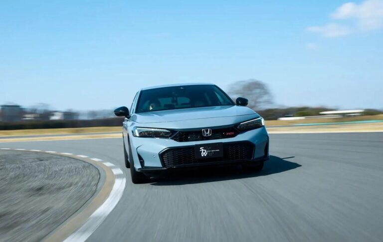 Honda представила новий гібридний Civic RS