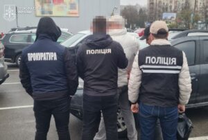 Львівський ексдоцент продавав “роботу в Інтерполі” для виїзду за кордон