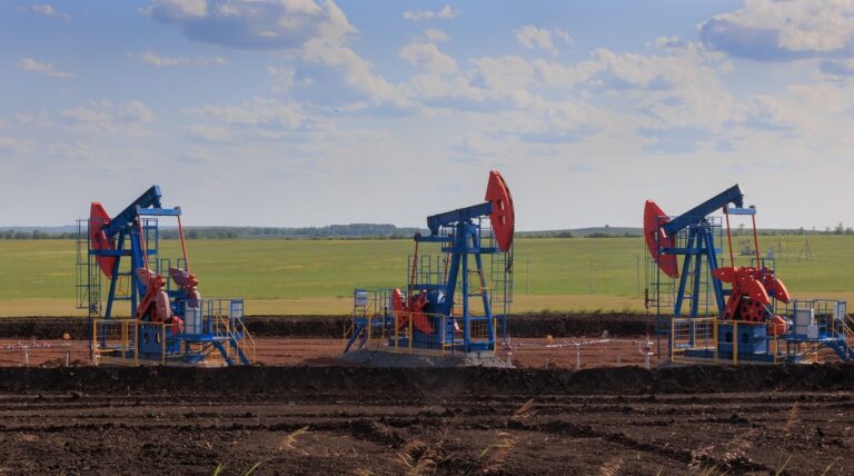 Нафтогазові доходи РФ обвалилися на 43%