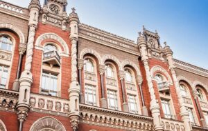 Нацбанк опустив курс гривні на початку тижня