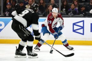 НХЛ: розгромна серія Колорадо триває