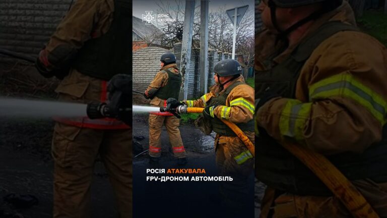 РОСІЙСЬКИЙ FPV-ДРОН ПОЛЮЄ НА ЦИВІЛЬНИХ: Удар по автівці в Нікополі!