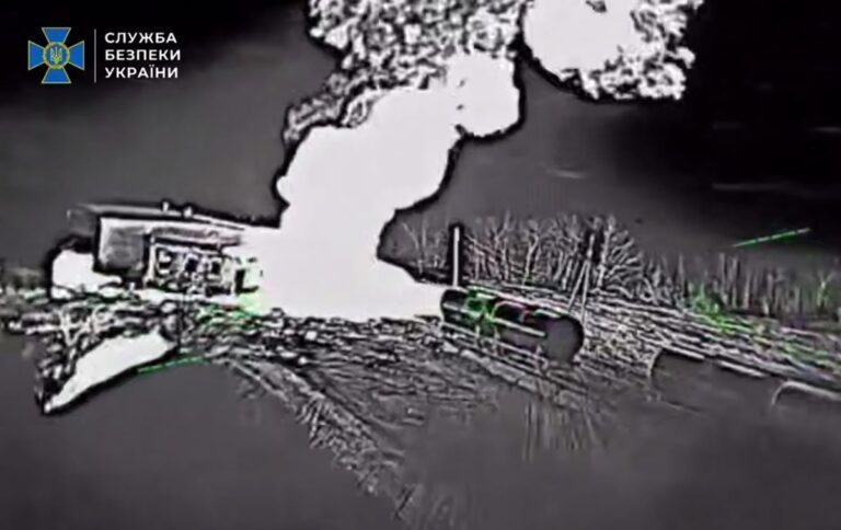 Під Луганськом знищено ешелони росіян з пальним