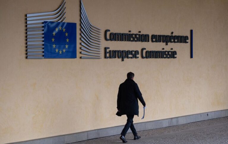 Попри вето Орбана: ЄС продовжує готувати кредит Україні