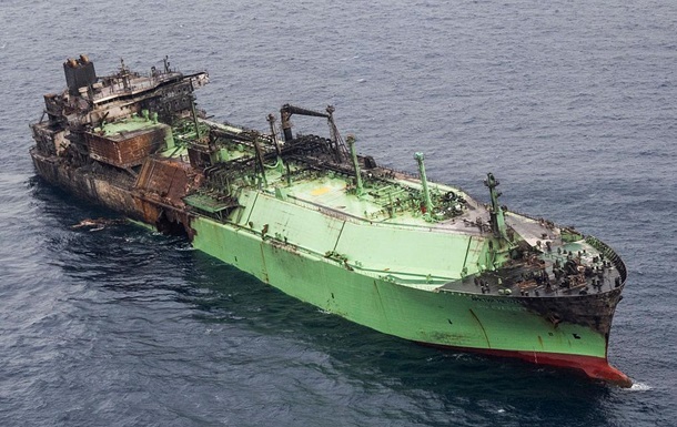 Пошкоджений російський газовоз не вдалося відбуксирувати до Лівії