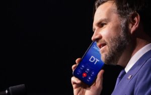 Посольство США заперечило втручання Трампа й Венса в угорські вибори