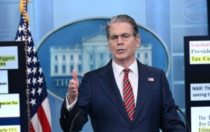 США не продовжать винятки із санкцій проти нафти РФ – Бессент