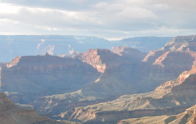 Свята 1 травня 2026 року: іменини, традиції