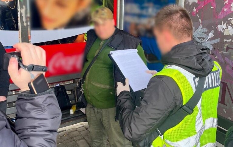 У Києві “генерал” вимагав $15 тис. у військового