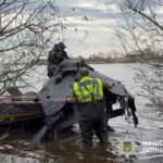 У Києві з Дніпра витягли дрон із бойовою частиною