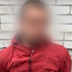 У Києві затримали озброєного чоловіка