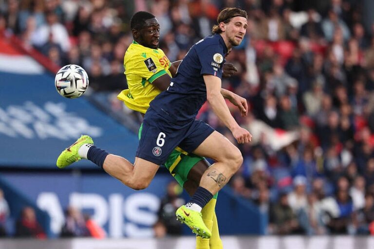 У матчі з Нантом Забарний отримав жовту картку: буде дискваліфікація