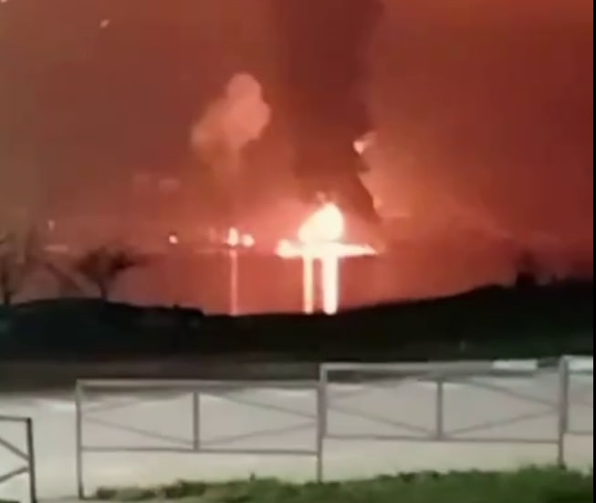 У Новоросійську через БпЛА знову палає порт – ЗМІ