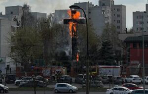 У Польщі у Страсну п’ятницю загорівся 17-метровий хрест