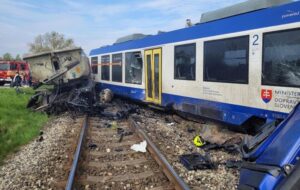 У Словаччині потяг зіткнувся з фурою: є жертва та постраждалі