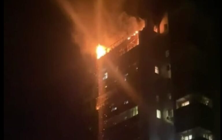 У Сумах БПЛА влучив у багатоповерхівку