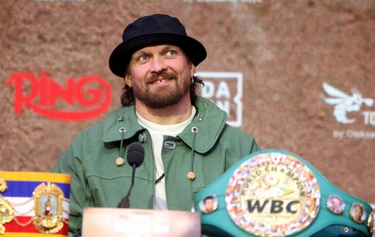 Усик погодився на бій із Ф&rsquo;юрі: Прошу мільярд