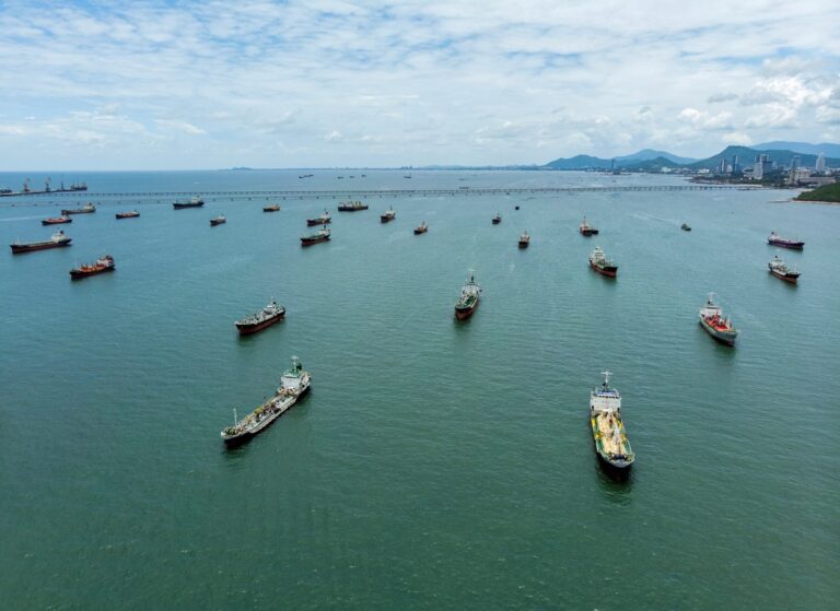 В іранському порту скупчуються нафтові танкери – ЗМІ