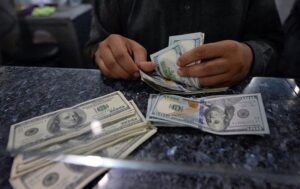 В обмінниках триває зміцнення гривні