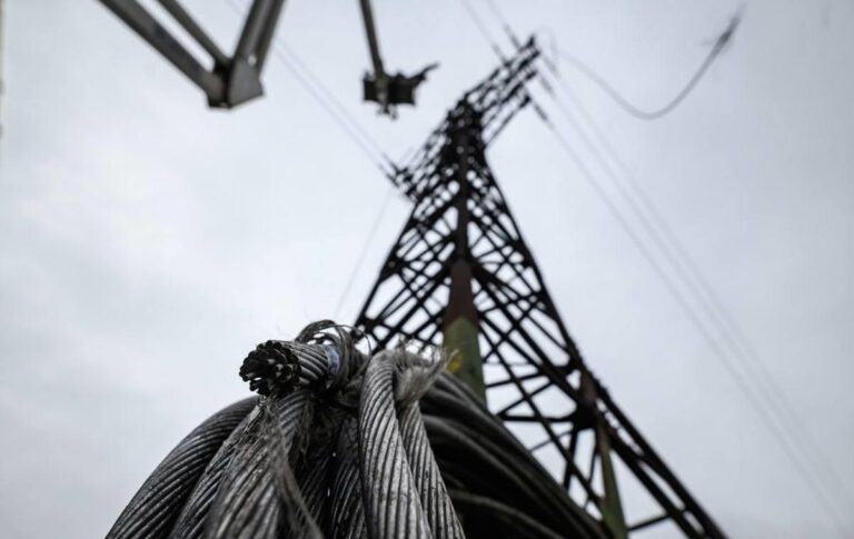 Відключення світла охопили 13 областей України