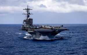 Війна з Іраном: у США 200 літаків на авіаносцях