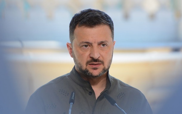 Зеленський прогнозує сильний політичний і військовий тиск на Україну