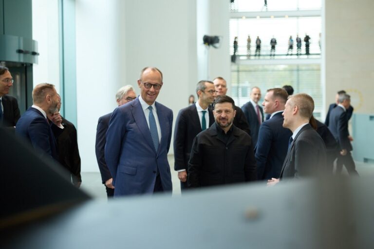 Зеленському і Мерцу представили українські БпЛА