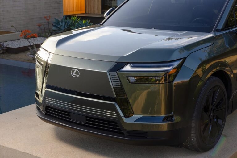 Дебютував електричний кросовер Lexus TZ