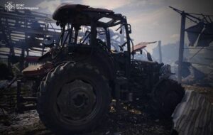 Дрон вибухнув біля тракториста на Чернігівщині